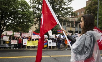 Washington&#039;da Türkler ve Ermeniler karşılıklı gösteri düzenledi