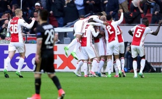 Ajax, Lyon'u farklı yendi