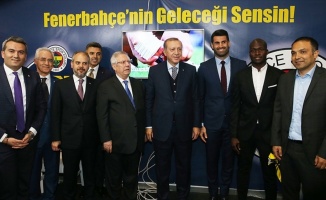 Cumhurbaşkanı Erdoğan Fenerbahçe standını ziyaret etti