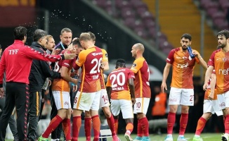 Galatasaray, Osmanlıspor'u iki golle geçti