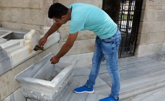 İzmir'deki tarihi Saat Kulesi'nin muslukları çalındı