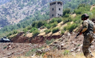 Batman&#039;da jandarma karakoluna bombalı araçla saldırı