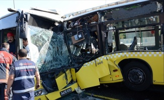 İstanbul'daki metrobüs kazasında yaralanan şoför hayatını kaybetti