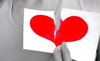 Sevdiğini kaybetmek kalp krizi riskini artırıyor