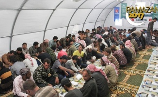 Suriye'deki Türkmen aileler için iftar