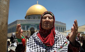 Yüz binlerce Filistinli Mescid-i Aksa'ya alınmadı