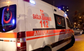 Çarptıkları 112 Acil ambulansının görevlilerini darp ettiler