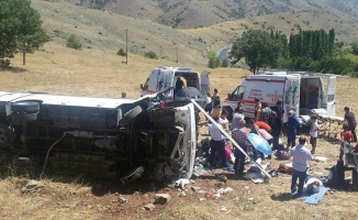 Kayseri'de tur midibüsü devrildi