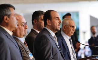 Suriye görüşmelerinin muhalefet heyeti başkanı Hariri: Rejim siyasi süreci konuşmayı reddediyor