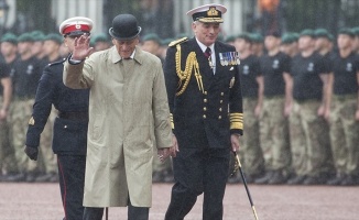 İngiltere Kraliçesi'nin eşi Philip emekliye ayrıldı