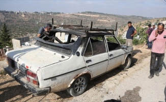 Yahudi yerleşimciler Filistinlilerin araçlarını yaktı