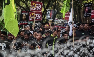 Binlerce Endonezyalı Myanmar Büyükelçiliği önünde protesto düzenledi