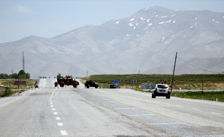 Kapalı yolu açıp teröristlerle toplantı yapmışlar