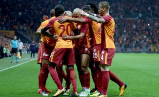 Lider Galatasaray son dakika golüyle kazandı