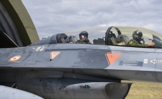 Orgeneral Akar F-16 ile uçtu