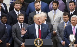 Trump'tan NFL'e çağrı: "Milli marş esnasında diz çökülmesini yasakla"