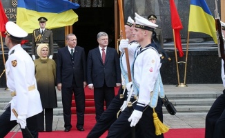 Cumhurbaşkanı Erdoğan Ukrayna&#039;da resmi törenle karşılandı