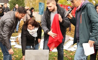 Almanya’da öldürülen Türk genci için anıt dikildi