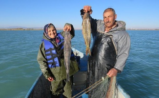 Balıkçı çift 30 yıldır birlikte &#039;Vira bismillah&#039; diyor