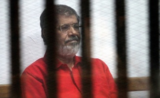 Mursi: Duruşma salonundayım ancak gıyaben yargılanır gibiyim