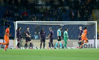 Galatasaray&#39;a gol yağdıran Başakşehir zirveye ortak oldu