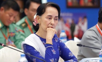 Oxford, Myanmar lideri Suu Çii&#039;ye verdiği nişanı geri aldı