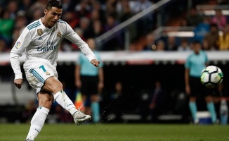 Ronaldo forma numarası kadar çocuk istiyor