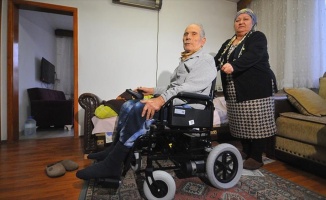 Azerbaycanlı gelinin tekerlekli sandalye sevinci
