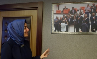 Bakan Kaya'nın odasında AA'nın 15 Temmuz fotoğrafı asılı