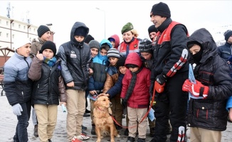 Çocuklar jandarma sayesinde Erciyes'le tanıştı