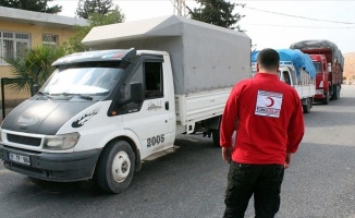 Türk Kızılayından Suriyelilere 188 araçlık kış yardım