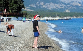 Antalya'da yılın ilk günü deniz keyfi