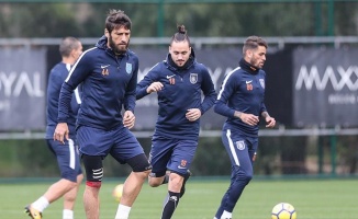 Başakşehir'de Emre Belözoğlu antrenmana çıkmadı