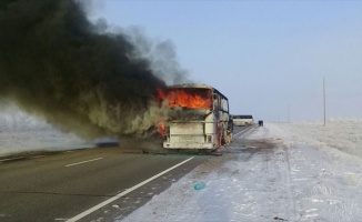 Kazakistan&#039;da yolcu otobüsü yandı: 52 ölü