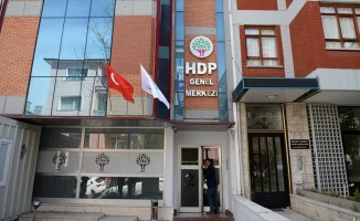 Kirayı almak için geldiği HDP Genel Merkezi'nde darbedildi