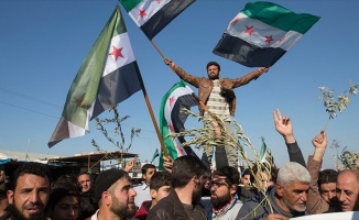 Suriyelilerden Zeytin Dalı Harekatı’na destek gösterisi