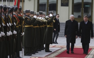 Başbakan Yıldırım Belarus'ta resmi törenle karşılandı