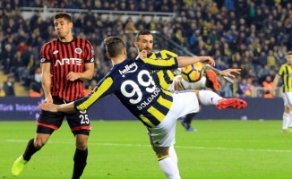 Fenerbahçe sahasında Gençler&#039;e puan kaybetti