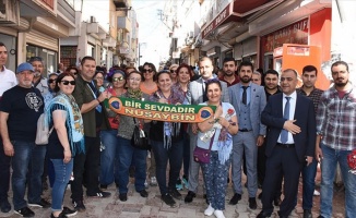 Nusaybin&#039;e gelen turistler karanfillerle karşılandı