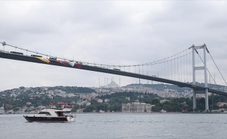 Şampiyonun bayrağı Boğaz'da dalgalanıyor