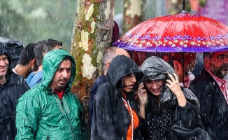 İstanbul'da sağanak etkisini göstermeye başladı