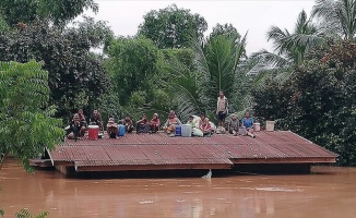 Laos'ta baraj çöktü, yüzlerce kişi sular altında kaldı