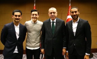 Mesut Özil: Yine de o fotoğrafı çektirirdim