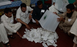 Pakistan seçimlerini muhalefet lideri İmran Han önde götürüyor