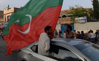 Pakistan'da federal ve eyalet meclis seçimlerinde PTI önde