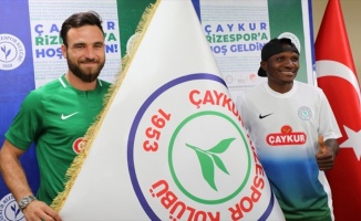 Çaykur Rizespor iki futbolcuyla imzaları attı