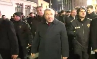Emniyet Müdürü Çalışkan, İstiklal’deki polislerin yeni yılını kutladı