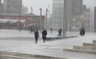 İstanbul için şiddetli yağış ve fırtına uyarısı