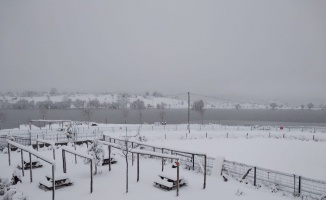 Kar kalınlığı 30 santimetre: Okullar tatil edildi