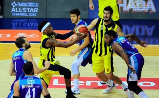 Lider Fenerbahçe Karadağ deplasmanında